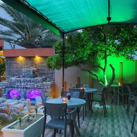 Leon Tatil Evi Side